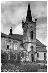 Die Kirche mit der Pfarrbehoerde um 1950_Kostel s farou okolo 1950